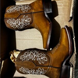 Hand embroidered cowboy boots